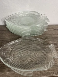 Set of 8 Fish Shaped Vintage Clear Pressed Glass Dinner Plates 11" x 8" Nautical - Picture 1 of 4