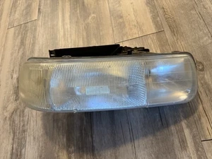 2000-2006 Chevrolet Tahoe Passenger Right Oem Head Light Headlight Lamp XSEWS - Picture 1 of 5