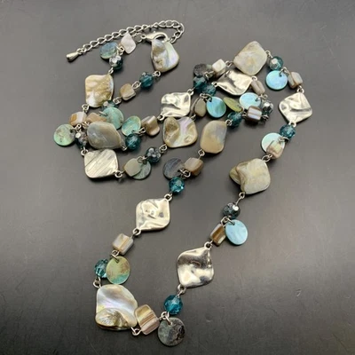 Collar largo concha verde azulado cuentas tono plata disco encanto 32 pulgadas Foto 1 de 4