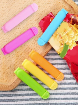12PCS Portable Sealing Clips Random Color for Food Bags Storage - NEW - Image 1 of 4