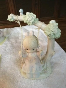 Precious Moments Figurine "My Warmest Thoughts Are You" 1991 - Picture 1 of 2
