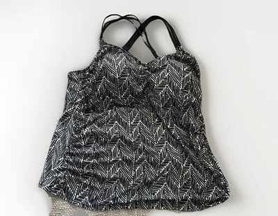 Ava & Viv Women's Size 20W Tankini Swim Top Black/White Geometric Pattern - Image 1 of 4