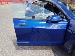 Carcasa de puerta delantera desnuda lado del conductor Tesla Model 3 2021 en azul PPSB - Imagen 1 de 15