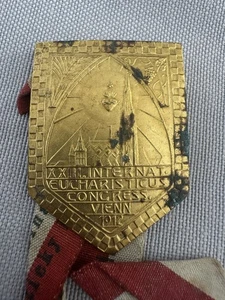 Teilnehmerplakette für den XXIII.  Eucharistischen Kongress Wien 1912 - (4) - Bild 1 von 3