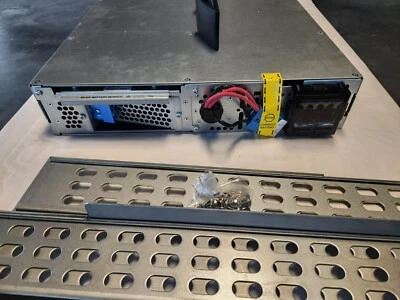 APC SMT3000RMT2U Smart-UPS 3000VA 2700W 208V 2U RACK Power Backup Missing front - Image 1 of 4