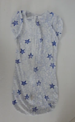 aden + anais essentials ~ Envoltura cómoda - Talla 0 - 3 meses ~ Estrellas azules Foto 1 de 4