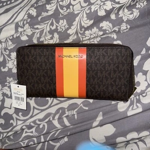 NWT MICHAEL KORS Center Stripe Continental Wallet. Rare - Picture 1 of 5