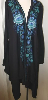 Chaqueta con Capa para Mujer Negra Azul Bordada JWLA Mangas Largas Algodón Talla Pequeña  Foto 1 de 4