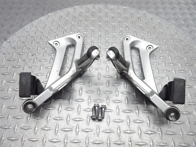 2005 03-05 雅马哈 FJR1300 FJR 1300 原始设备制造商后乘客脚钉支架 — 第 1/4 张图片