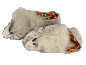 Zapatos mocasín vintage de cuero con cuentas para muñeca - Imagen 1 de 6