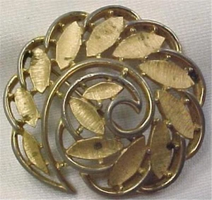 Trifari Pin Brooch Goldtone Metal Swirling Leaves Vintage 1960s - Picture 1 of 4