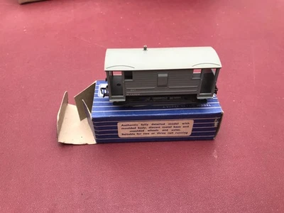 Hornby Dublo 32044 OO Gauge 20 Ton SD 6 Goods Brake Van M.R. #M730012 2/3 Rail - Image 1 of 3