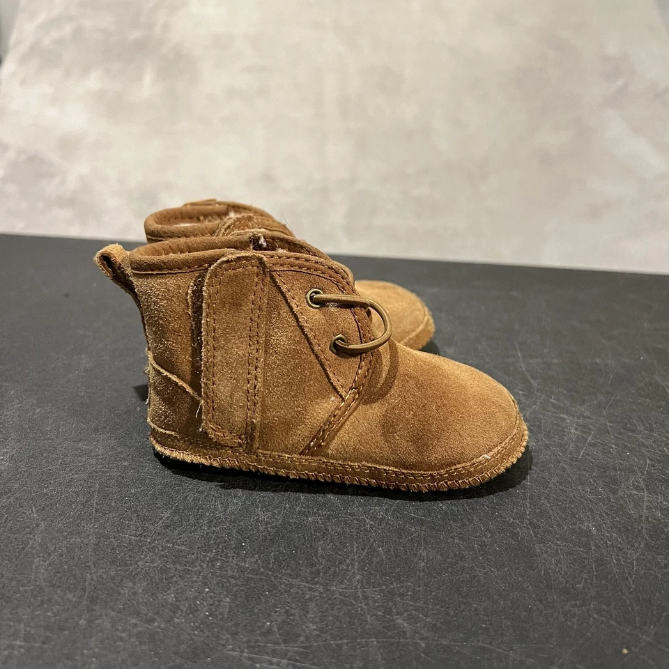 UGG Neumel Boots Infant Size 4/5c Chestnut Suede Shearling Chukka Bootie Crib - Image 1 of 4