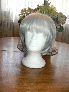 SILBERGRAUE PERÜCKE - SÜSSER KURZER STIL - Bild 1 von 8