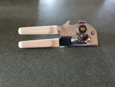 Abridor de latas y botellas oscilante vintage hecho en EE. UU. Cubierta de mano con mango de marfil Foto 1 de 4