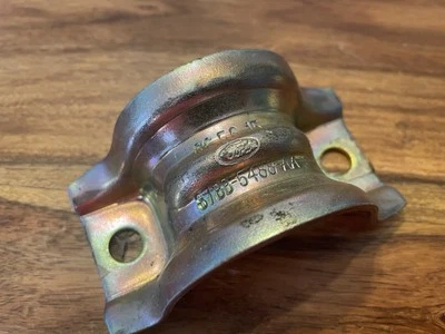 Ford Sierra mk2 NEW GENUINE front anti roll bar clamp 6175962 3F1 - Image 1 of 4