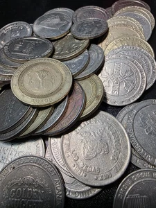 ☆1 Token from Lot☆ Casino Dollar Gaming Token-Luxor Hilton Circus Circus & More - Picture 1 of 5