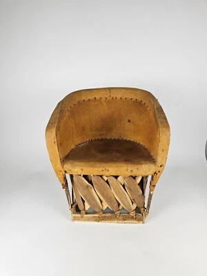 Muñeca infantil pequeña hecha a mano silla de madera Equipale cuero tejido mexicano rústico Foto 1 de 4