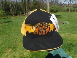RARO, NUOVO CON ETICHETTA! CAPPELLO BERRETTO SNAPBACK UFFICIALE MOPAR DODGE SUPER BEE GIALLO/NERO! - Foto 1 di 10
