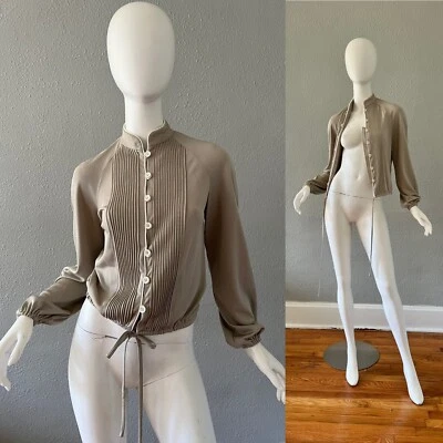 Chaqueta Top Vintage Años 70 Gris Plisada Retro Botón Cuello Alto Simulado XS/S Foto 1 de 4