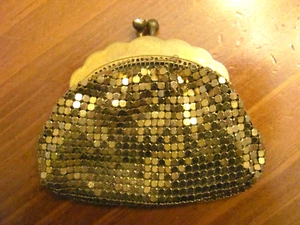 VINTAGE GOLD MESH COIN PURSE KISSLOCK CLOSURE FABRIC INTERIOR GUC - Picture 1 of 7
