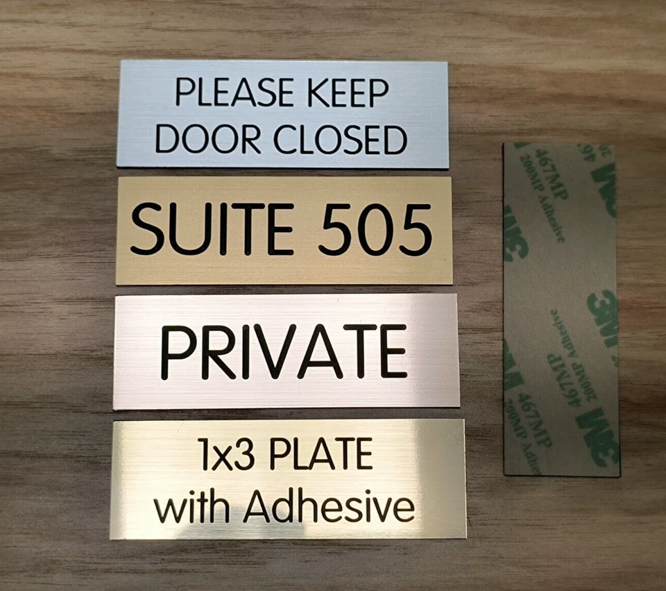 Placa Grabada Personalizada de 1x3 Pulgadas con Adhesivo Acabado Oro Plata Cobre o Bronce Foto 1 de 4