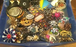 Lote de joyas vintage ahora mezcla 5 piezas TODO BIEN uso reventa collar broche pendiente + - Imagen 1 de 12