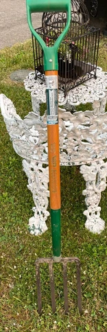 VINTAGE UNION TOOLS FARM GARDEN PITCH FORK/SPADE AERATING-42" LONG= 4 Tine Cover