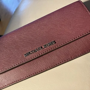 Michael Kors Wine Colored Leather Women's Wallet Clutch Cards Cash ID - Picture 1 of 7