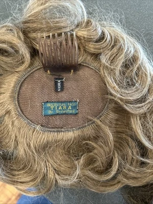 pelucas para mujer Tiara y René de París Foto 1 de 4