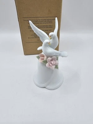 Vintage Avon Bell Graceful Doves Porcelana 2000 4" com Caixa Original - Imagem 1 de 4