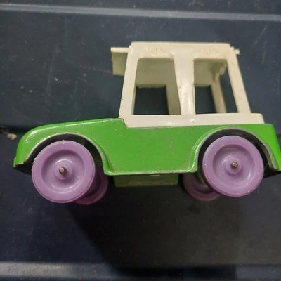 Vintage 1967 Tootsietoy Cast Iron GreenToy Car w/ white plastic roof Chicago USA - Image 1 of 4