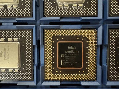 Vintage Intel Pentium MMX 233MHz 66MHz 2.8v Gold Socket 7 CPU FV8050366233 SL27S - Image 1 of 2