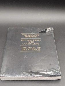 The Book of Mormon, The Doctrine and Covenants, The Pearl of Great Price, 2021 - Bild 1 von 6