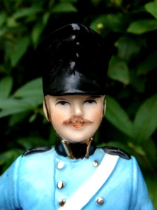 HISTORISCHE PORZELLANFIGUR GESICHT HANDBEMALT DRAGONER UNTEROFFIZIER 21,5cm - Bild 1 von 7