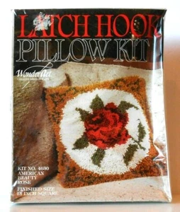 KIT GANCIO DI CHIUSURA - #4630 WONDERART "AMERICAN BEAUTY ROSE" KIT CUSCINO FLOREALE - NUOVO CON SCATOLA! - Foto 1 di 2