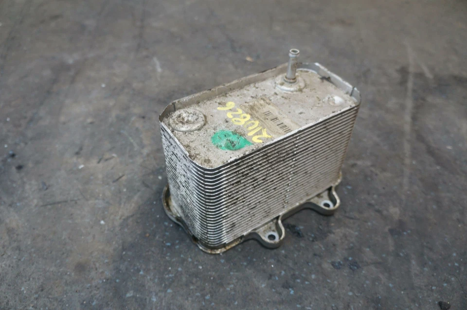 Enfriador de aceite de motor OEM 99610702557 Porsche 996 911 1999-05 Boxster 2000-04 Foto 1 de 4