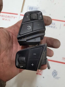 08 09 VUE XE AT STEERING WHEEL CRUISE CONTROL SWITCH - Imagen 1 de 2