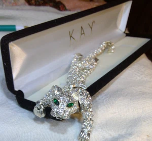  Gelenkige Tiger Schulter Brosche mit Strass und Emaille und grünen Augen  - Bild 1 von 18