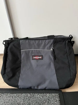 Eastpak Umhängetasche mit Laptopfach Wie Neu - Bild 1 von 4