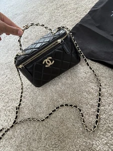 Quilted Vanity Box Chain Black Crossbody Chain Bag with mirror BN - Picture 1 of 6
