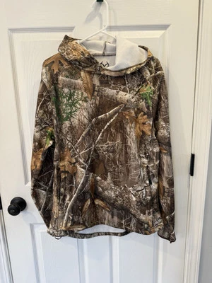 Real Tree Realtree Camo Pullover Hoodie Men's size Med (38/40) - Image 1 of 4