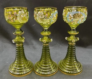 Moser Böhmen - 3 ANTIKES KUNSTGLAS 8,5"H EMAILLIERT GRÜN ROEMER KELCHE ~ Exquisit - Bild 1 von 12