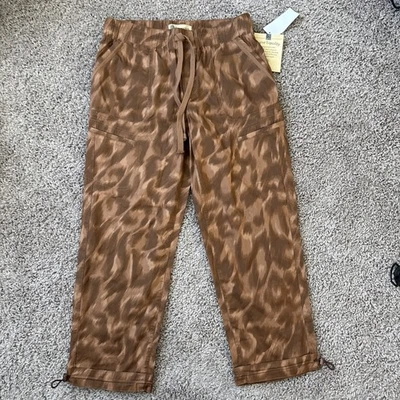 Democracy Women Size 6 Brown Camo Print Cropped Curve Cropped Pants New - Image 1 of 4