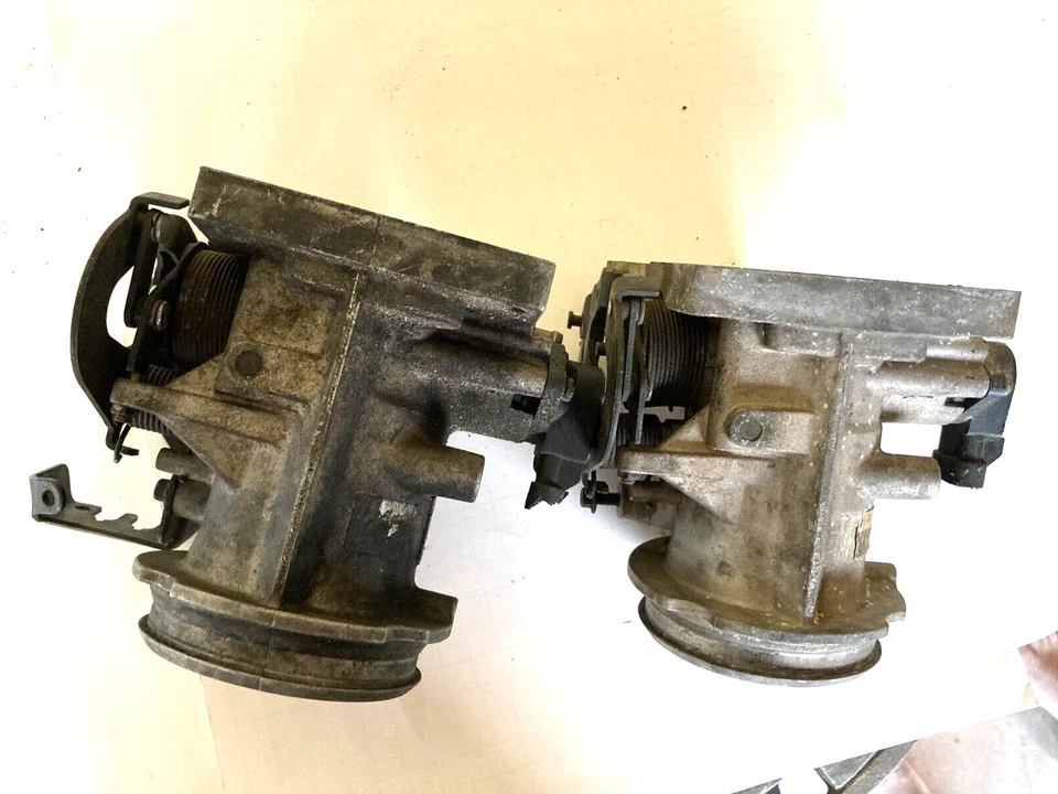 lots of 2- Hitachi Carburetors,one barrel each-both will need to be rebuilt - Image 1 of 4