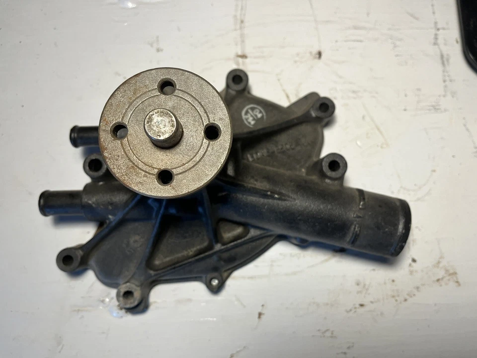 Bomba de agua motor Ford Lincoln Mercury Colony Park 79-91 E0AE 8505 AA — con junta Foto 1 de 3
