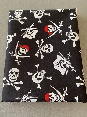 Tela de edredón de algodón negro calaveras Fat Quarter Riley Blake "Pirate Tales" Foto 1 de 2