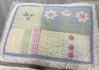 Almohada Pottery Barn Niños Falsa Acolchada Bordada Rosas Verde Amarillo Estándar  Foto 1 de 4