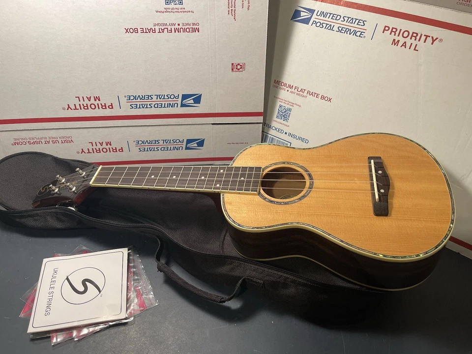 Greg Bennett Uk-70 Ukulele *Pls read* - Image 1 of 4