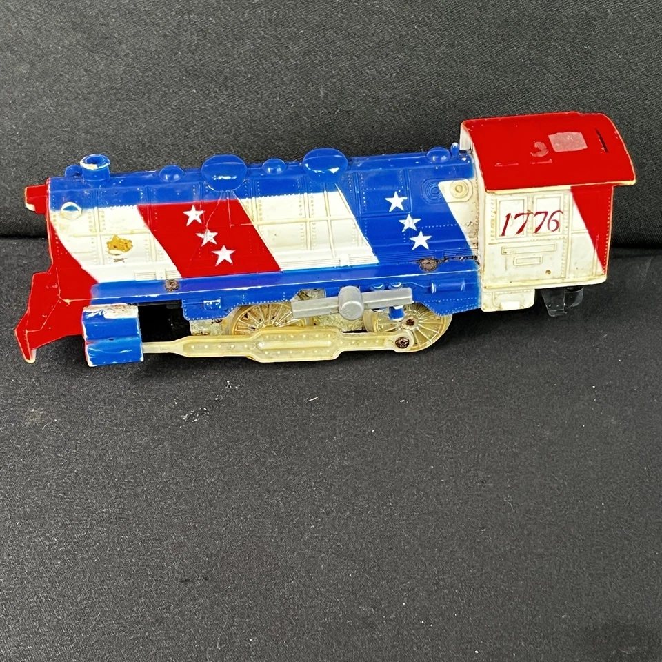 0-6-0 - No. 1776 - Bicentennial Paint Battery Powered Steam Engine  - Image 1 of 4
